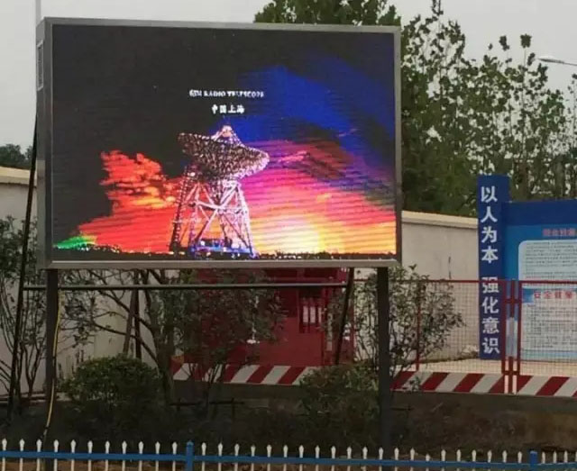 光谷會(huì )展中心項目部戶(hù)外P6全彩顯示屏交付使用！